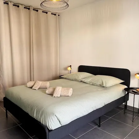 アパート Charming 2-room In Lavandou, Terrace, Parking, Air Conditioning ル・ラヴァンドゥー