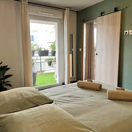 Charming 2-room In Lavandou, Terrace, Parking, Air Conditioning