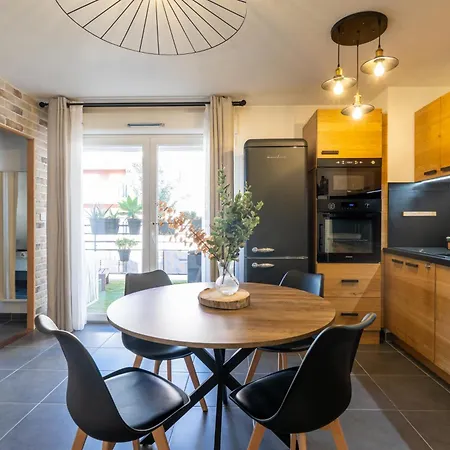 Charming 2-room In Lavandou, Terrace, Parking, Air Conditioning * ル・ラヴァンドゥー