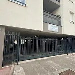 Apartment Charming 2-room In Lavandou, Terrace, Parking, Air Conditioning Le Lavandou
