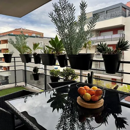 Charming 2-room In Lavandou, Terrace, Parking, Air Conditioning דירה *