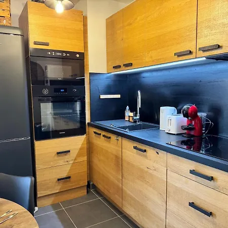 Charming 2-room In Lavandou, Terrace, Parking, Air Conditioning Apartment Le Lavandou
