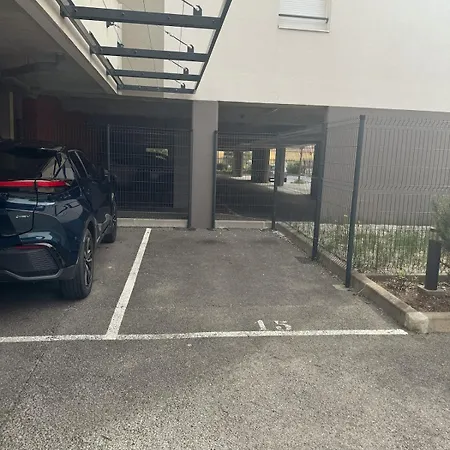 Charming 2-room In Lavandou, Terrace, Parking, Air Conditioning לה לבאנדו