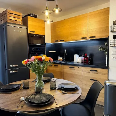 Apartment Charming 2-room In Lavandou, Terrace, Parking, Air Conditioning