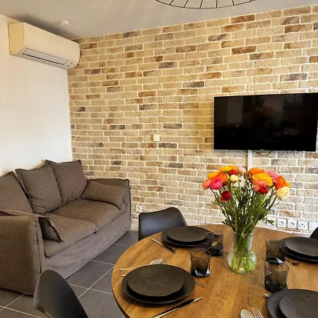 Apartment Charming 2-room In Lavandou, Terrace, Parking, Air Conditioning *