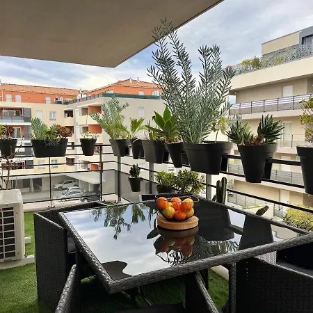 Charming 2-room In Lavandou, Terrace, Parking, Air Conditioning לה לבאנדו