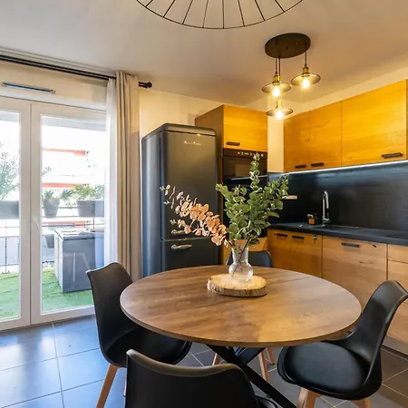 Charming 2-room In Lavandou, Terrace, Parking, Air Conditioning Lägenhet Le Lavandou