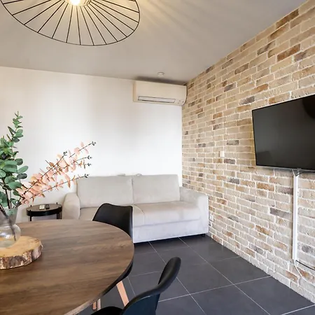 Апартаменты Charming 2-room In Lavandou, Terrace, Parking, Air Conditioning *