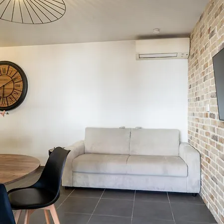 Charming 2-room In Lavandou, Terrace, Parking, Air Conditioning