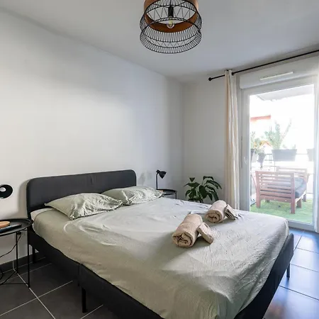 Charming 2-room In Lavandou, Terrace, Parking, Air Conditioning