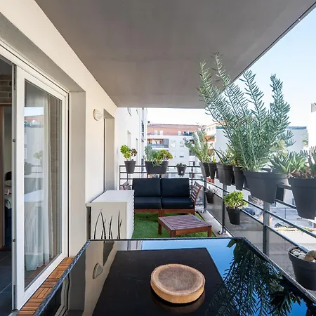 Charming 2-room In Lavandou, Terrace, Parking, Air Conditioning * לה לבאנדו