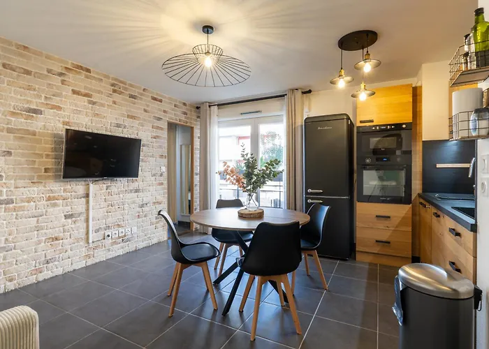 Apartmán Charming 2-room In Lavandou, Terrace, Parking, Air Conditioning *