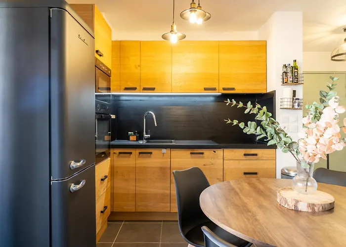 Charming 2-room In Lavandou, Terrace, Parking, Air Conditioning * Le Lavandou