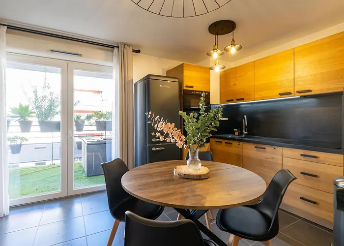 Charming 2-room In Lavandou, Terrace, Parking, Air Conditioning Apartmán Le Lavandou