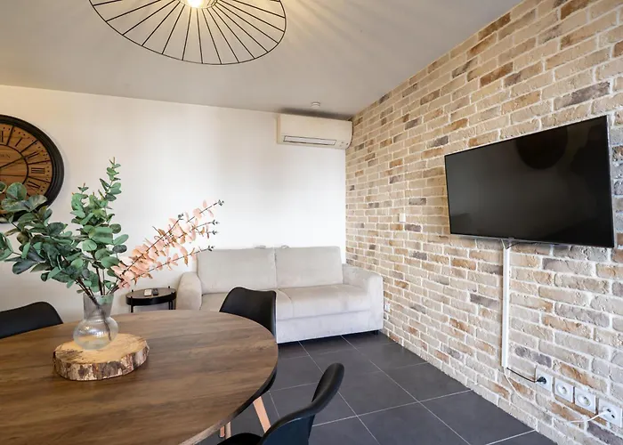 Apartmán Charming 2-room In Lavandou, Terrace, Parking, Air Conditioning *