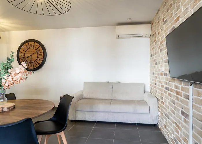 Charming 2-room In Lavandou, Terrace, Parking, Air Conditioning