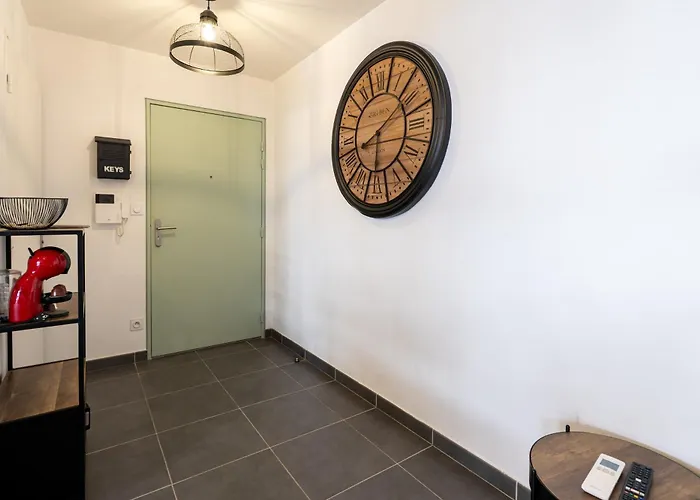 Apartmán Charming 2-room In Lavandou, Terrace, Parking, Air Conditioning *