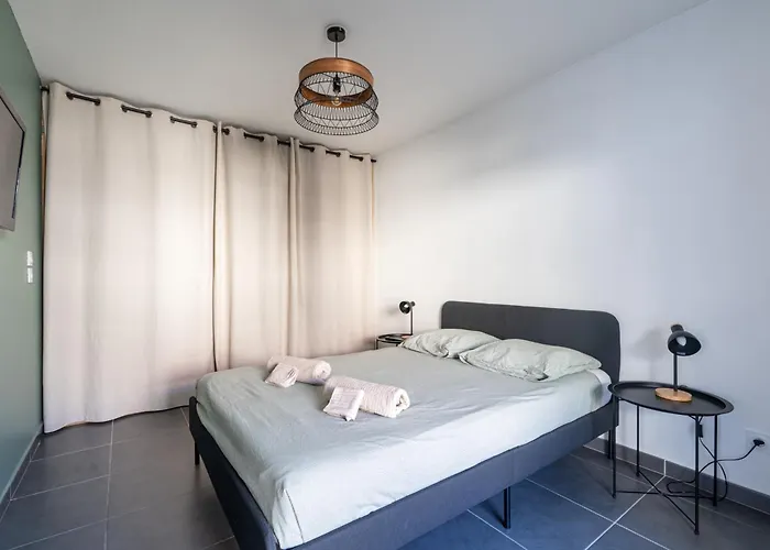 Charming 2-room In Lavandou, Terrace, Parking, Air Conditioning Lägenhet