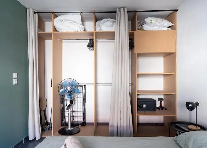 Charming 2-room In Lavandou, Terrace, Parking, Air Conditioning Apartmán Le Lavandou