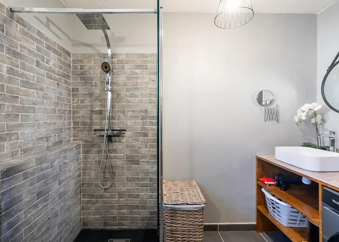 Charming 2-room In Lavandou, Terrace, Parking, Air Conditioning