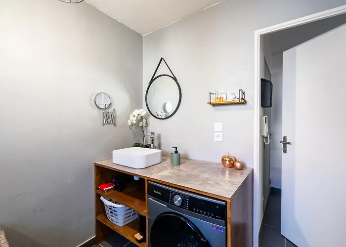 Lägenhet Charming 2-room In Lavandou, Terrace, Parking, Air Conditioning *