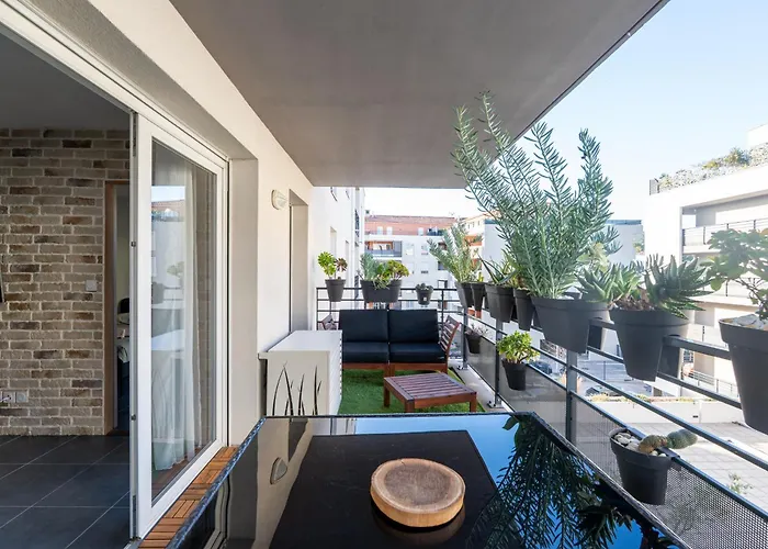 Charming 2-room In Lavandou, Terrace, Parking, Air Conditioning * Le Lavandou