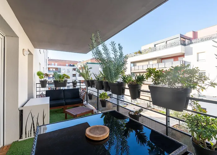 Apartmán Charming 2-room In Lavandou, Terrace, Parking, Air Conditioning